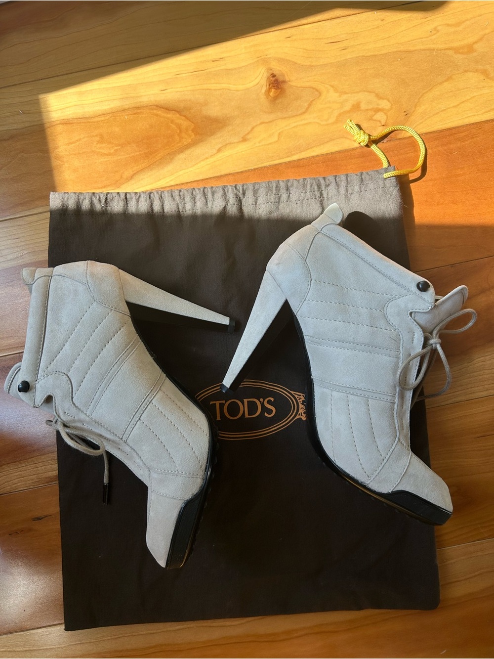 Tod’s Leather Lace-Up Ankle Boots - Picture 3 of 16